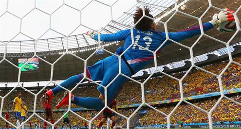 ضحية أبوتريكة يصنع تاريخا جديدا للمكسيك أمام البرازيل في المونديال